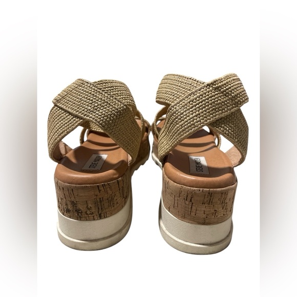 STEVE MADDEN Platform Sandals - Picture 4 of 4